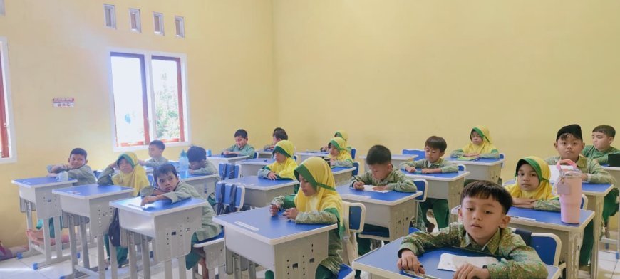 Hari Pertama SAS: Santri SD dan SMP Akhlak Cendekia Muslim Mengikuti Sumatif Akhir Semester dengan Penuh Semangat dan Kejujuran