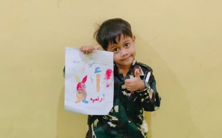 Belajar Bahasa Arab Jadi Menyenangkan, Santri TK Akhlak Cendekia Muslim Mengenal Huruf Hijaiyah melalui Kegiatan Mewarnai Huruf Alif dan Gambar Kelinci