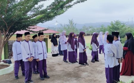 Muhadarah Jumat Pagi, Santri Sekolah Akhlak Cendekia Muslim Asah Keberanian Berdakwah dan Kemampuan Berbicara di Depan Umum