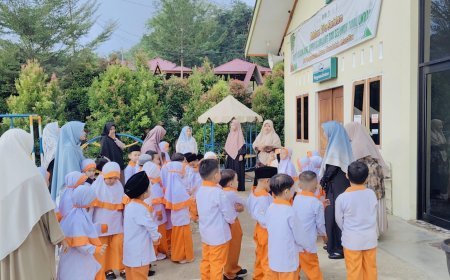 Menyemai Benih Iman Melalui Nada: Tradisi Syahdu Jumat Pagi di KB-TK Akhlak Cendekia Muslim sebagai Pilar Karakter Generasi Emas