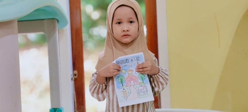 Belajar dari Lingkungan Sekitar: Santri KB dan TK A Akhlak Cendekia Muslim Asah Kreativitas Melalui Kegiatan Mewarnai Lingkungan Sekolah