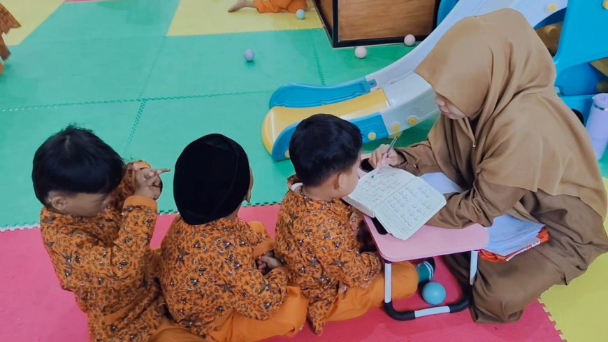 Menguatkan Budaya Al-Qur'an, Santri Sekolah Akhlak Cendekia Muslim Rutin Mengikuti Pembelajaran Yanbu'a dan Setoran Hafalan Usai Istirahat Pertama