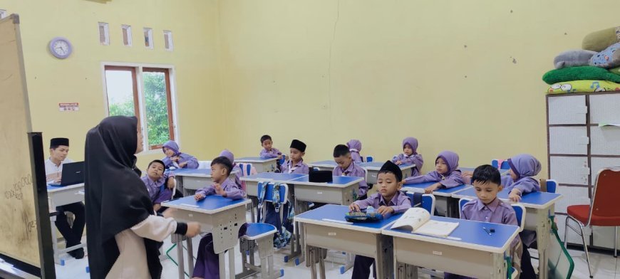 Pembelajaran Hari Rabu Berlangsung Aktif dan Inspiratif, Santri Sekolah Akhlak Cendekia Muslim Terus Tumbuhkan Prestasi dan Akhlak Mulia
