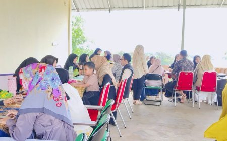 Membangun Jembatan Komunikasi: Sinergi Wali Santri dan Pendidik dalam Pembagian Rapor Bulanan Perdana Yayasan Pendidikan Cendekia Muslim
