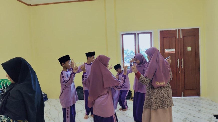 Inovasi Pembelajaran Sirah Nabawiyah: Santri SMP Akhlak Cendekia Muslim Sijunjung Asah Fokus Lewat Game Edukasi "Keseimbangan Pena"